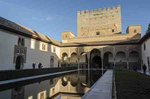 Granada 031 - La Alhambra - palacios Nazaries - Patio de Arrayanes.jpg